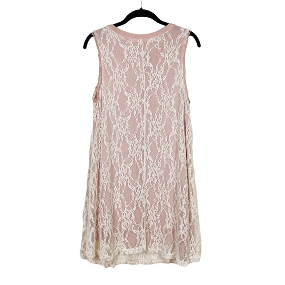 Andree by UNIT Pink Cream Lace Overlay Sleeveless Keyhole Shift Dress
Size M - Picture 3 of 6